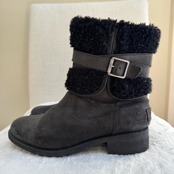 UGG BLAYRE III BLACK ZIPPER SHEARLING US 7 - Picture 2 of 16
